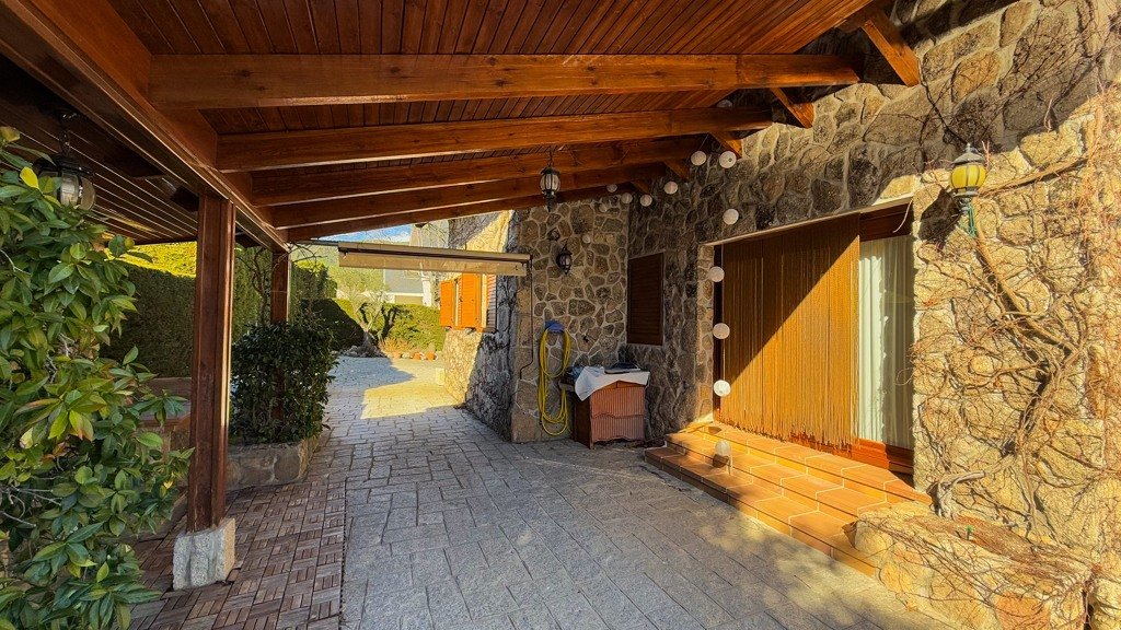 Villa a Navacerrada, Madrid, Spagna 4 camere da letto, 250 mq. N° 107810