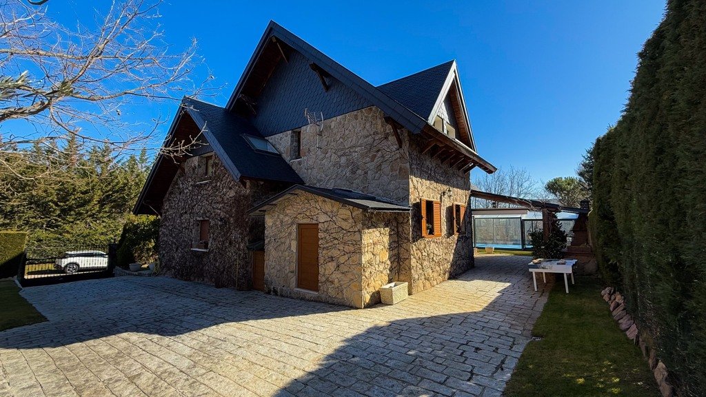 Villa a Navacerrada, Madrid, Spagna 4 camere da letto, 250 mq. N° 107810