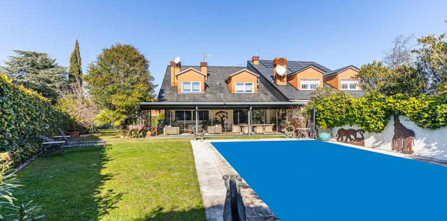House Pozuelo de Alarcon, Madrid, Espagne 4 chambres, 345 m2 No. 107812