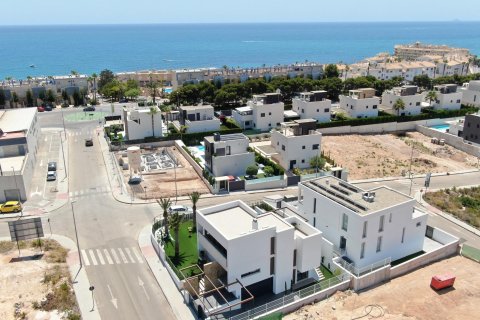 Villa for sale Dehesa De Campoamor, Alicante, Spain 4 bedrooms, 196 sq.m. No. 114780 - photo 3