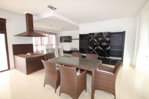 Villa for sale Cabo Roig, Alicante, Spain 5 bedrooms, 477 sq.m. No. 113905 - photo 4