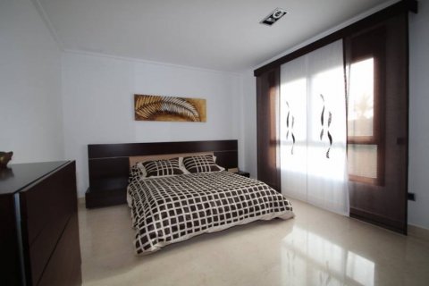 Villa for sale Cabo Roig, Alicante, Spain 5 bedrooms, 477 sq.m. No. 113905 - photo 12