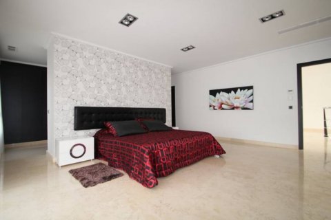 Villa for sale Cabo Roig, Alicante, Spain 5 bedrooms, 477 sq.m. No. 113905 - photo 30