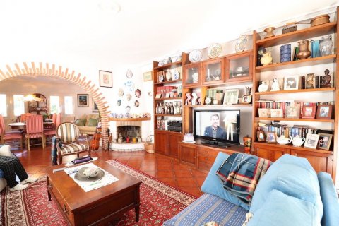Villa for sale El Chaparral, Alicante, Spain 5 bedrooms, 380 sq.m. No. 113912 - photo 2