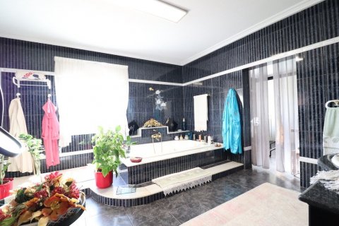 Villa for sale El Chaparral, Alicante, Spain 5 bedrooms, 380 sq.m. No. 113912 - photo 12