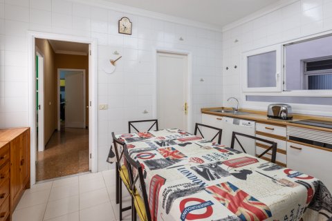 Apartment for sale Las Palmas De Gran Canaria, Gran Canaria, Spain 4 bedrooms, 136 sq.m. No. 106773 - photo 3