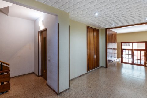Apartment for sale Las Palmas De Gran Canaria, Gran Canaria, Spain 4 bedrooms, 136 sq.m. No. 106773 - photo 12