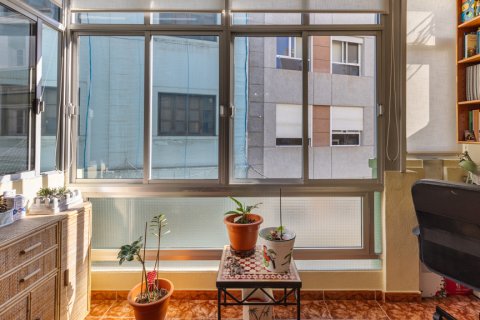 Apartment for sale Las Palmas De Gran Canaria, Gran Canaria, Spain 4 bedrooms, 136 sq.m. No. 106773 - photo 2