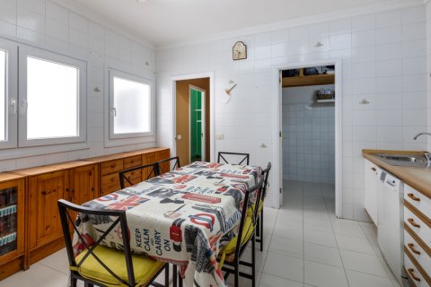 Apartment for sale Las Palmas De Gran Canaria, Gran Canaria, Spain 4 bedrooms, 136 sq.m. No. 106773 - photo 4
