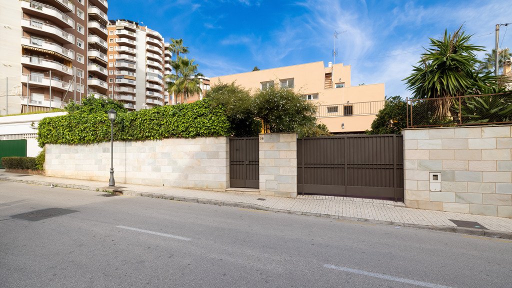 Villa a Malaga, Spagna 7 camere da letto, 407 mq. N° 107303