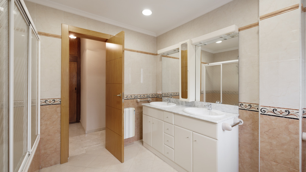 Villa a Malaga, Spagna 7 camere da letto, 407 mq. N° 107303
