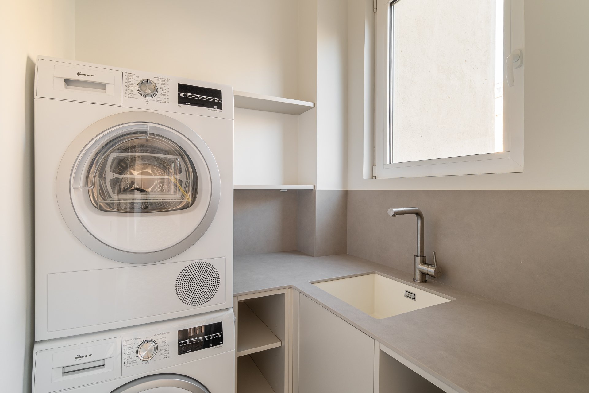 Appartamento a L'Eixample, Barcelona, Spagna 4 camere da letto, 140 mq. N° 93260