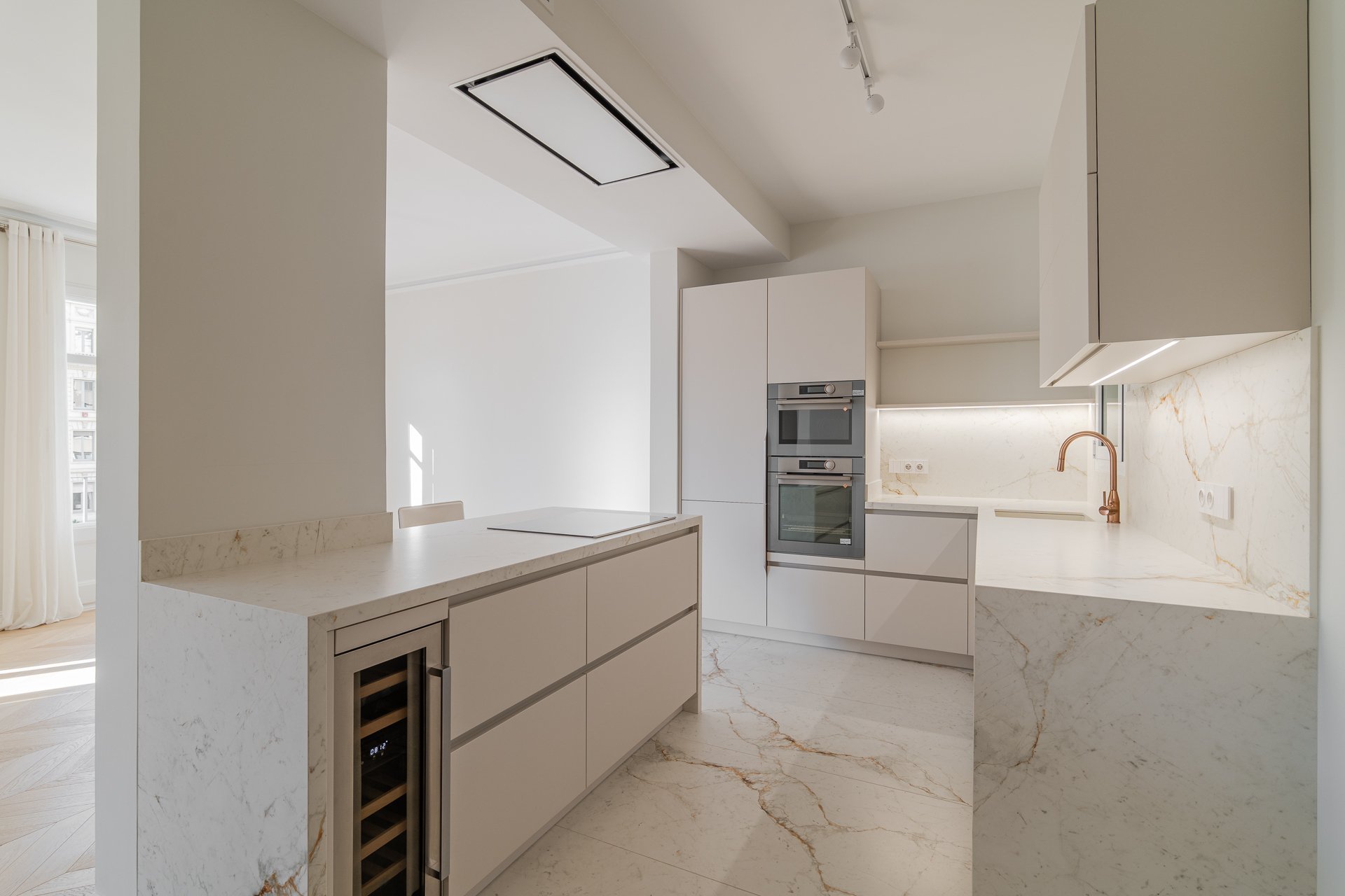 Appartamento a L'Eixample, Barcelona, Spagna 4 camere da letto, 140 mq. N° 93260