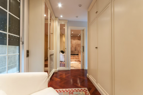 Apartment à vendre L'Eixample, Barcelona, Espagne, 6 chambres, 275 m2 No. 40904 - photo 15