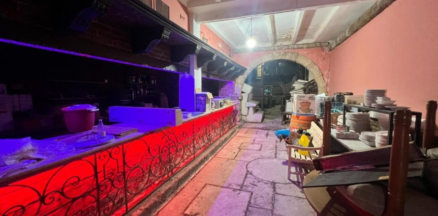 Commercial property Torrevieja, Alicante, Espagne 263 m2 No. 112942