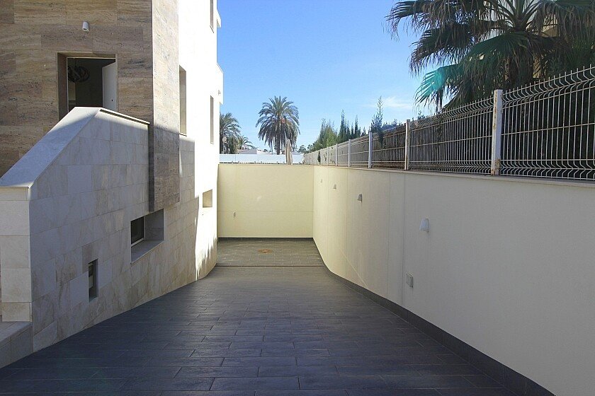 Villa in La Zenia, Alicante, Spain 5 bedrooms, 306 sq.m. No. 103370