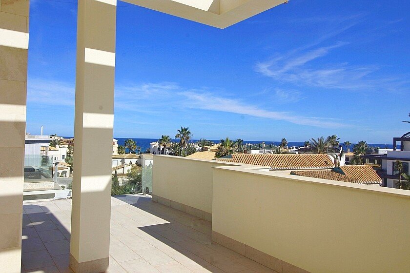 Villa in La Zenia, Alicante, Spain 5 bedrooms, 306 sq.m. No. 103370