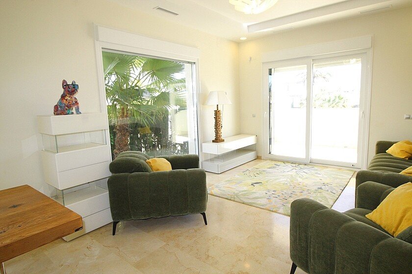 Villa in La Zenia, Alicante, Spain 5 bedrooms, 306 sq.m. No. 103370