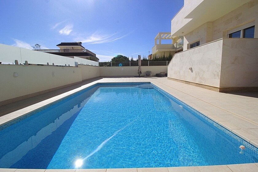 Villa in La Zenia, Alicante, Spain 5 bedrooms, 306 sq.m. No. 103370