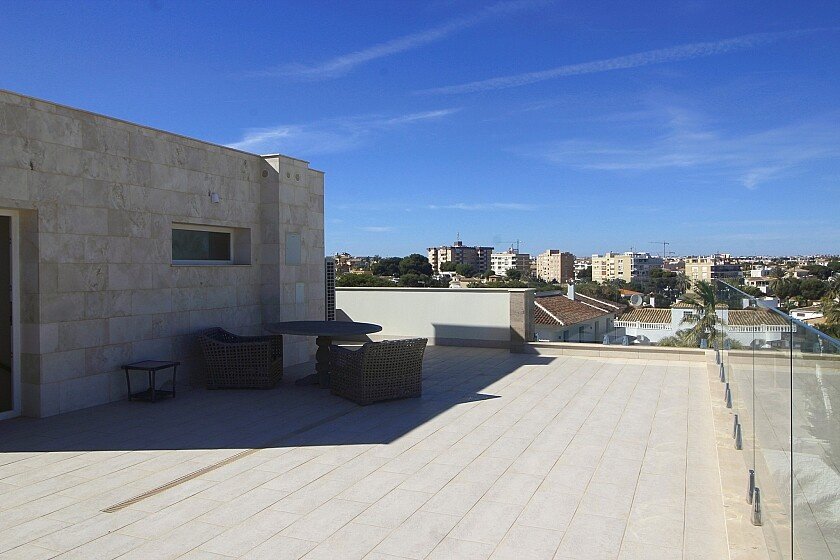 Villa in La Zenia, Alicante, Spain 5 bedrooms, 306 sq.m. No. 103370