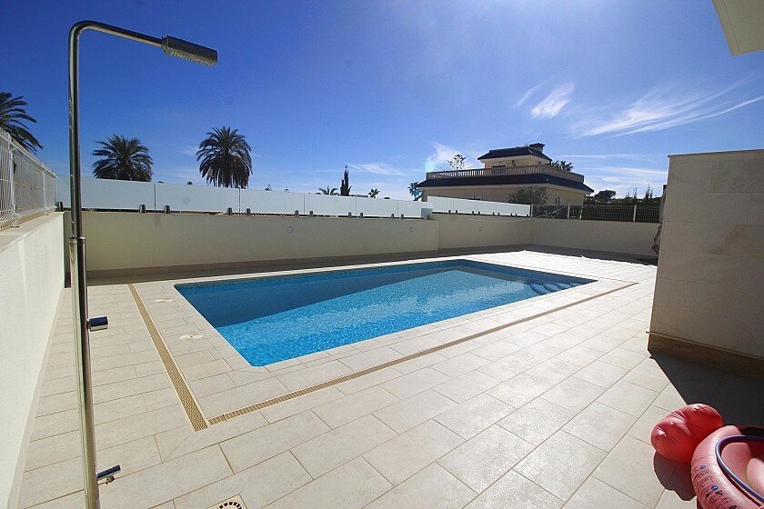 Villa in La Zenia, Alicante, Spain 5 bedrooms, 306 sq.m. No. 103370