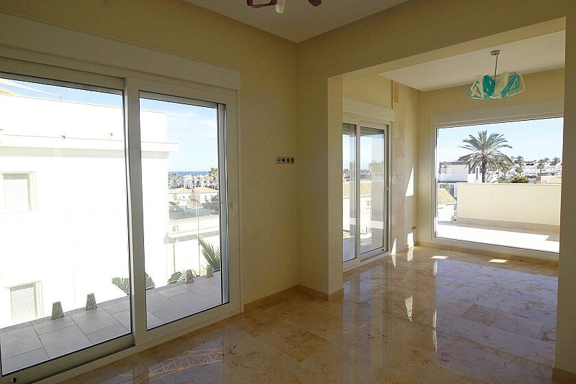 Villa in La Zenia, Alicante, Spain 5 bedrooms, 306 sq.m. No. 103370
