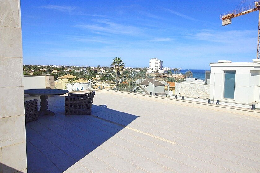 Villa in La Zenia, Alicante, Spain 5 bedrooms, 306 sq.m. No. 103370