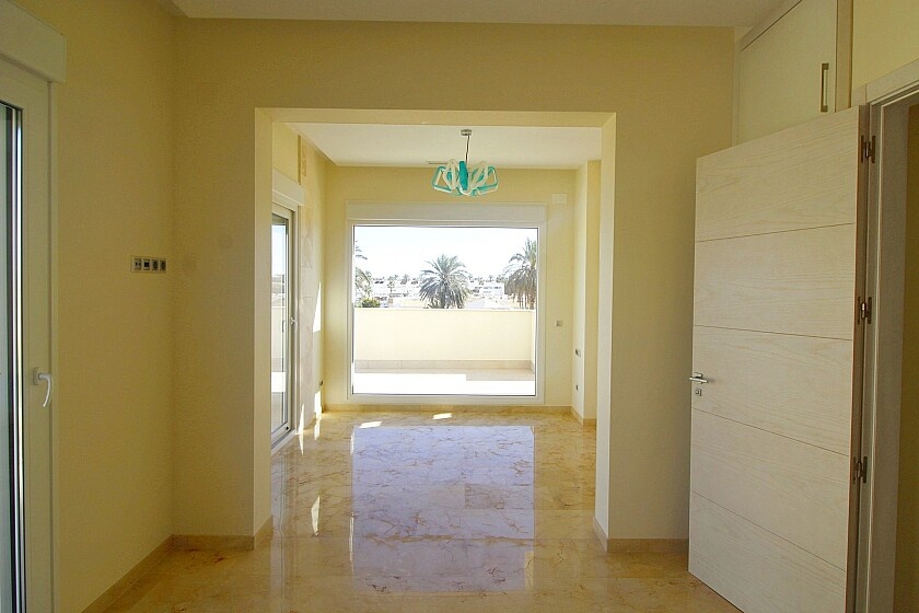 Villa in La Zenia, Alicante, Spain 5 bedrooms, 306 sq.m. No. 103370
