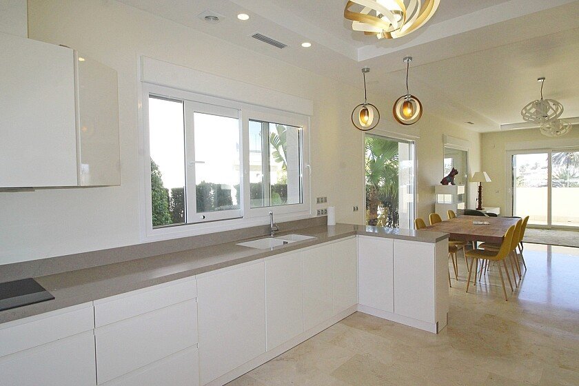 Villa in La Zenia, Alicante, Spain 5 bedrooms, 306 sq.m. No. 103370