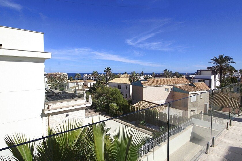 Villa in La Zenia, Alicante, Spain 5 bedrooms, 306 sq.m. No. 103370