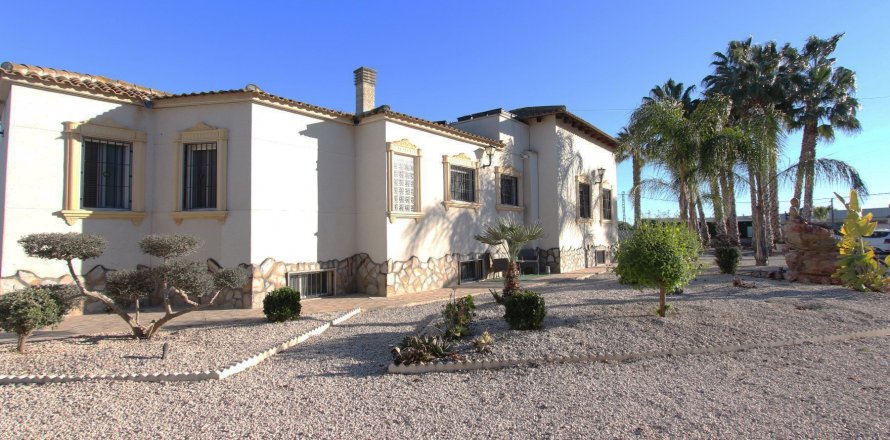 Villa Catral, Alicante, Spain 7 bedrooms, 403 sq.m. No. 113114