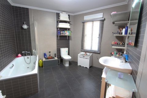 Villa for sale Catral, Alicante, Spain 7 bedrooms, 403 sq.m. No. 113114 - photo 19