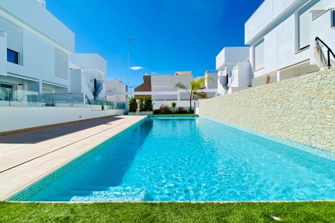 Bungalow till salu Pilar de la Horadada, Alicante, Spanien 3 sovrum, 92 kvm. Nr. 114693 - foto 1
