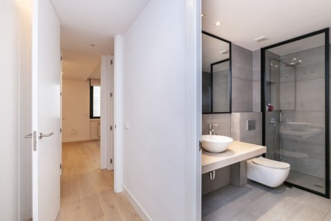 Apartment for rent Madrid, Spain 2 bedrooms, 145 sq.m. No. 107804 - photo 20