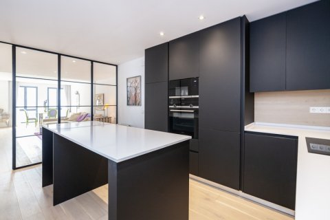 Apartment for rent Madrid, Spain 2 bedrooms, 145 sq.m. No. 107804 - photo 8