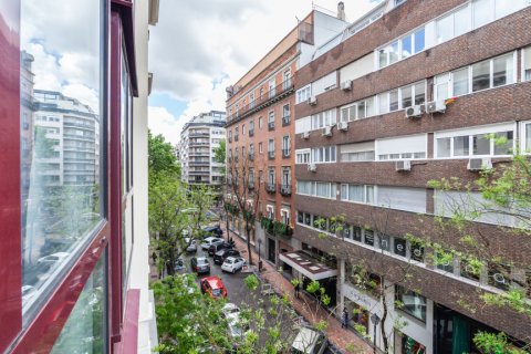 Apartment for rent Madrid, Spain 2 bedrooms, 145 sq.m. No. 107804 - photo 3