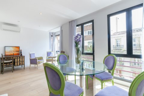 Apartment for rent Madrid, Spain 2 bedrooms, 145 sq.m. No. 107804 - photo 21