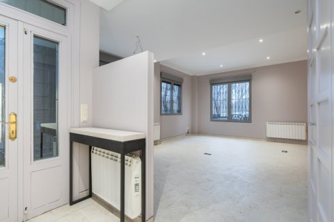 Dzīvoklis pārdošanā Madrid, Spānijā 1 istaba, 97 m2 Nr. 107729 - attēls 1