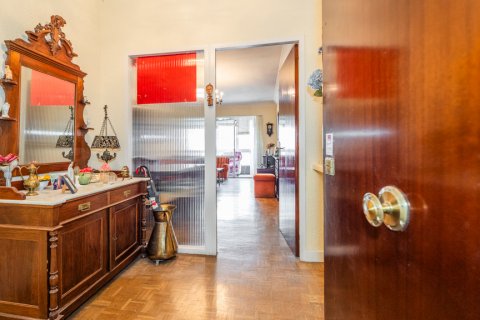 Apartment for sale Madrid, Spain 4 bedrooms, 142 sq.m. No. 107727 - photo 1