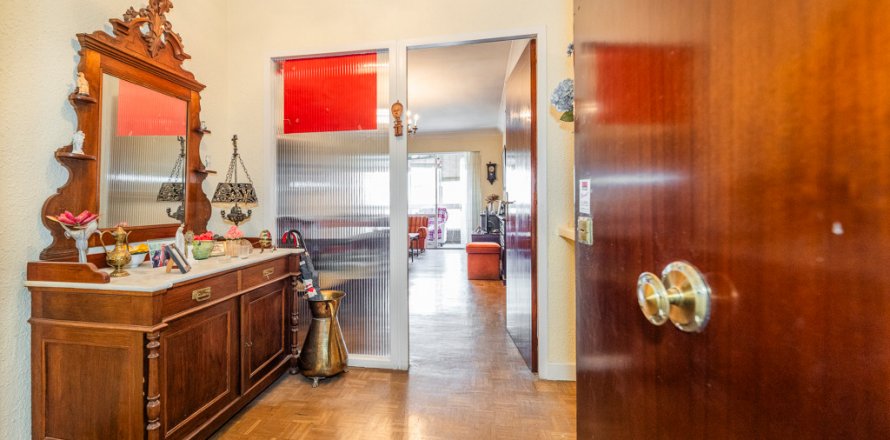 Apartment Madrid, Spain 4 bedrooms, 142 sq.m. No. 107727