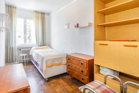 Apartment for sale Madrid, Spain 4 bedrooms, 142 sq.m. No. 107727 - photo 13
