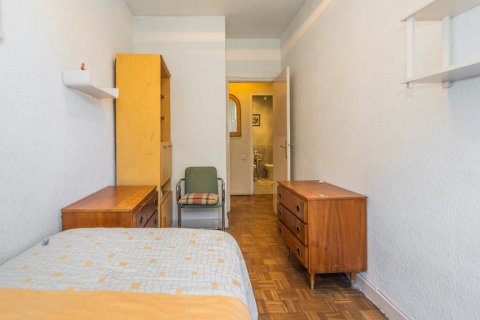 Apartment for sale Madrid, Spain 4 bedrooms, 142 sq.m. No. 107727 - photo 16