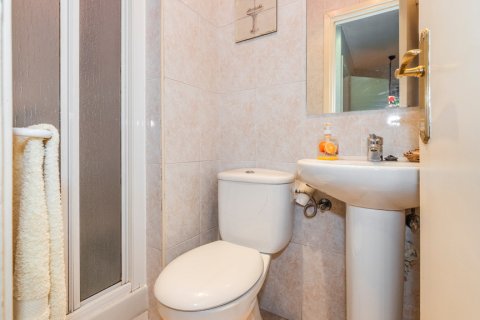 Apartment for sale Madrid, Spain 4 bedrooms, 142 sq.m. No. 107727 - photo 12