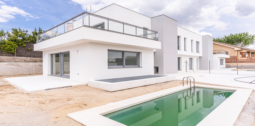 House Torrelodones, Madrid, Spain 5 bedrooms, 310 sq.m. No. 107502