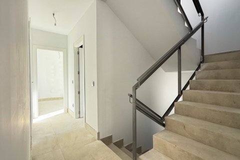 House for sale Torrelodones, Madrid, Spain 5 bedrooms, 310 sq.m. No. 107501 - photo 3
