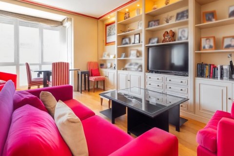 Dvīņu māja pārdošanā Madrid, Spānijā 4 istabas, 190 m2 Nr. 107824 - attēls 2