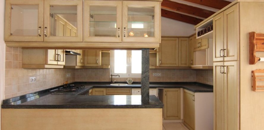 Villa in Moraira, Alicante, Spain 4 bedrooms, 370 sq.m. No. 113057