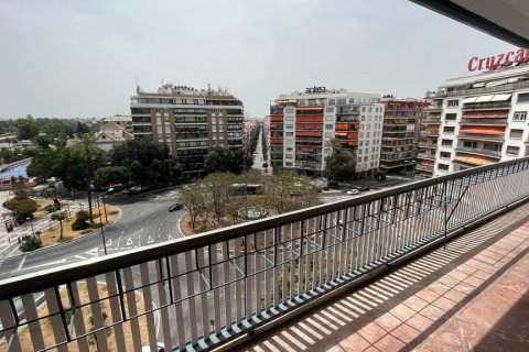 Apartment for sale in Sevilla, Seville, Spain 6 bedrooms, 298 sq.m. No. 87786 - photo 4