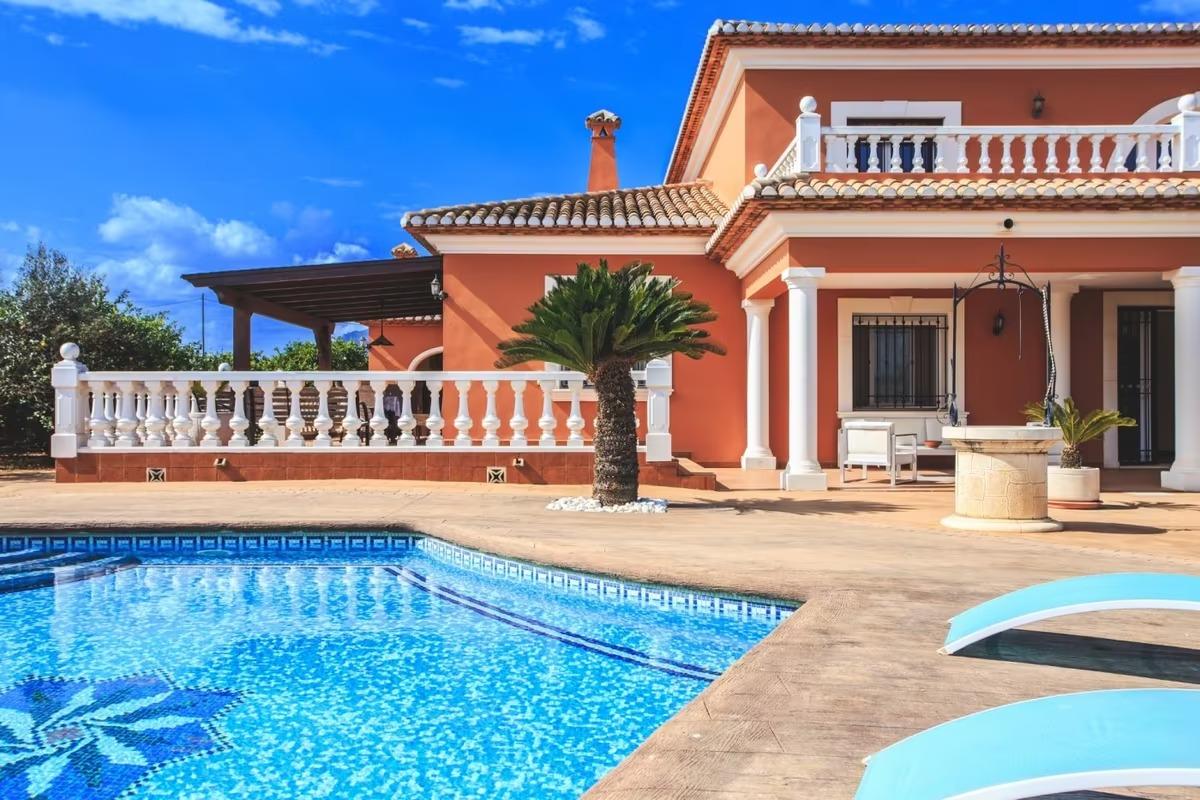 Villa i Denia, Alicante, Spanien 4 sovrum, 442 kvm. Nr. 100655